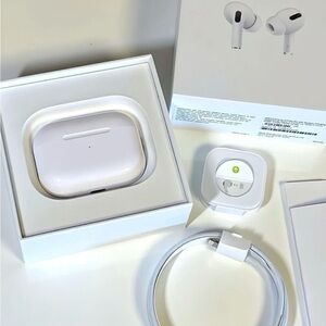Apple White AirPods Pro with Wireless Charging Case and Cable